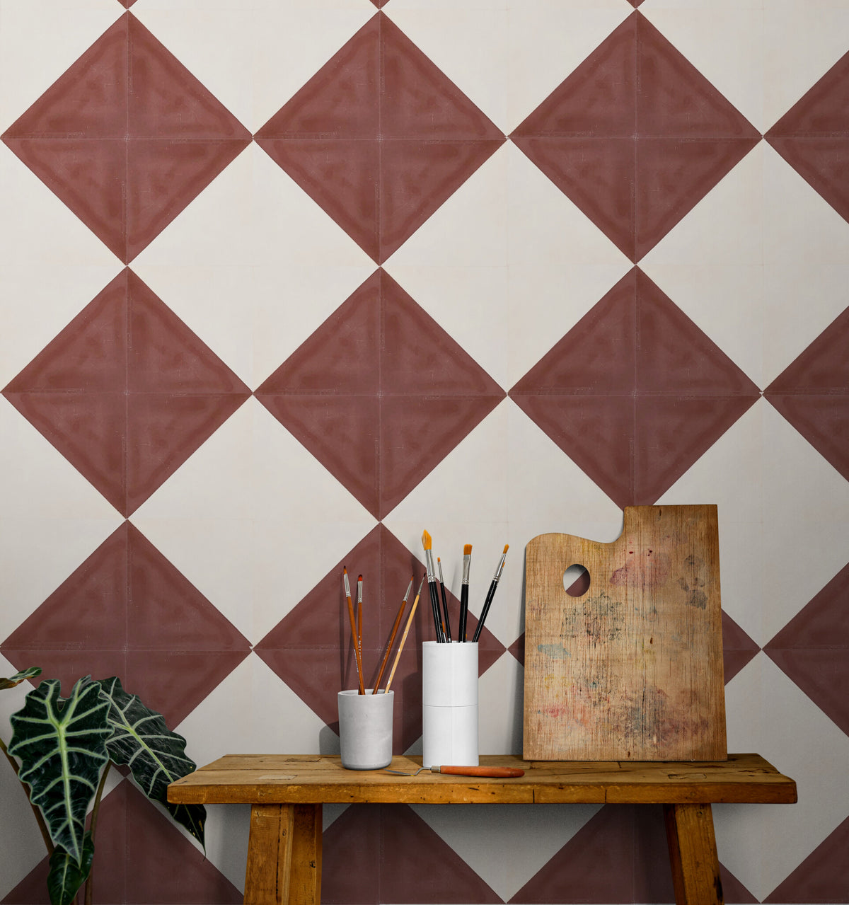 Baldosa hidráulica - Mosaico tapiz pared de color blanca y roja con una mesa de madera al lado.